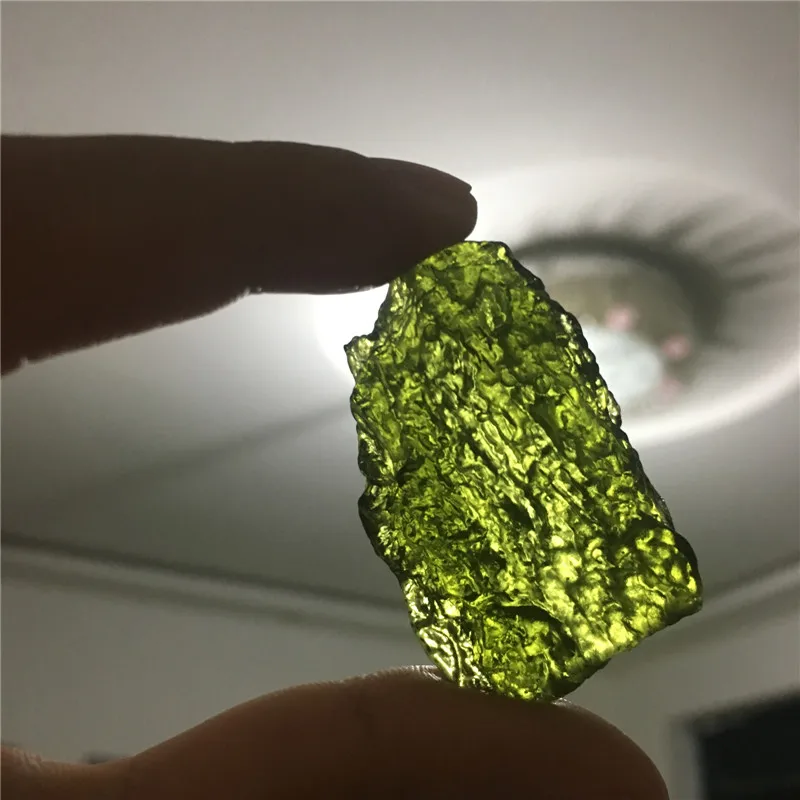 Необработанный невероятный необработанный камень moldavite 1 шт. украшение для
