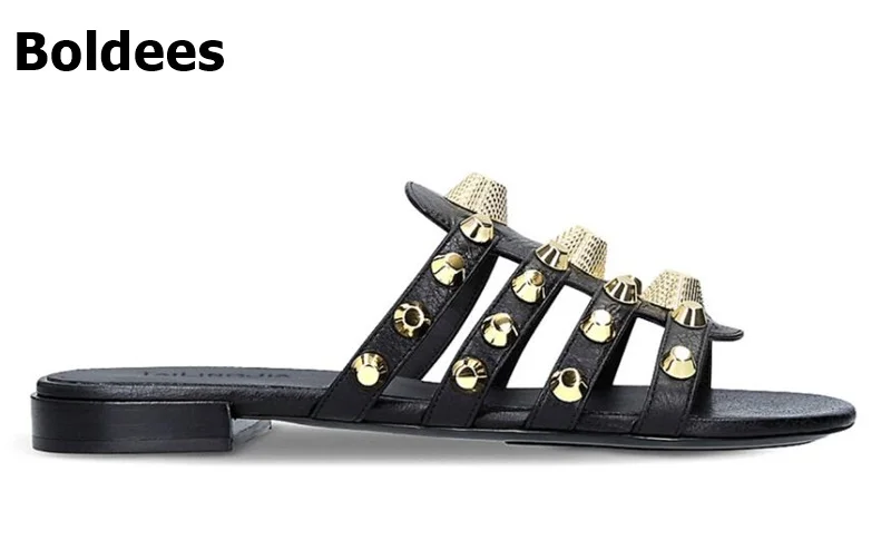 Женские сандалии на плоской подошве босоножки с серебристыми заклепками