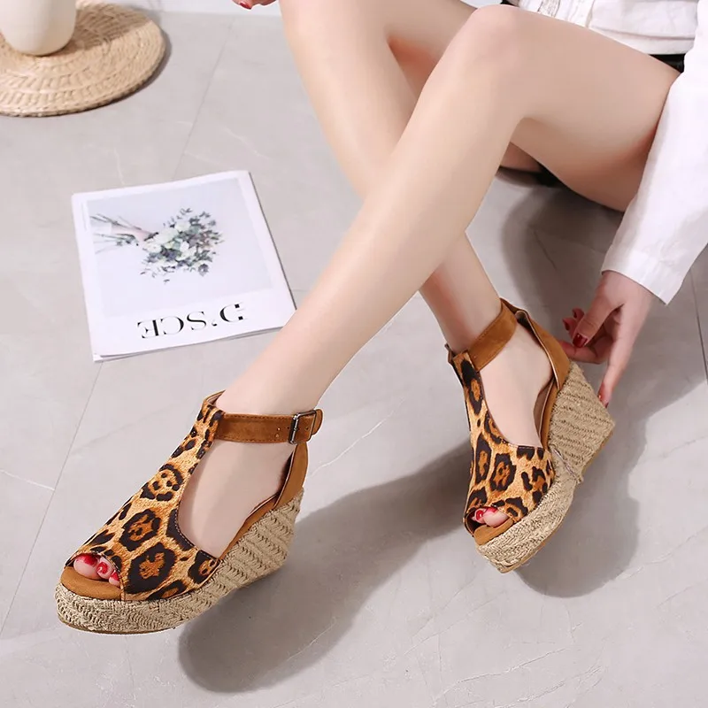 

Foreign trade straw bottom embroidered sandals Ding buckle with fish mouth thick bottom slope with national wind women's shoes