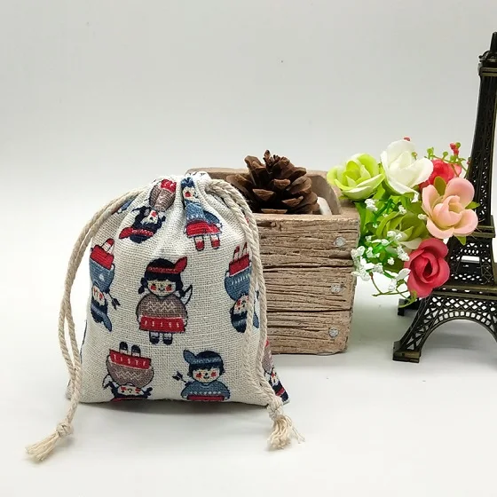 little girl 10pcs/lot Cute Linen Drawable Cotton Bags 9x12cm Handmade Travel Packaging Pouches Dry Small Cloth Jewelry Cotton Bags for Party - Цвет: little girl