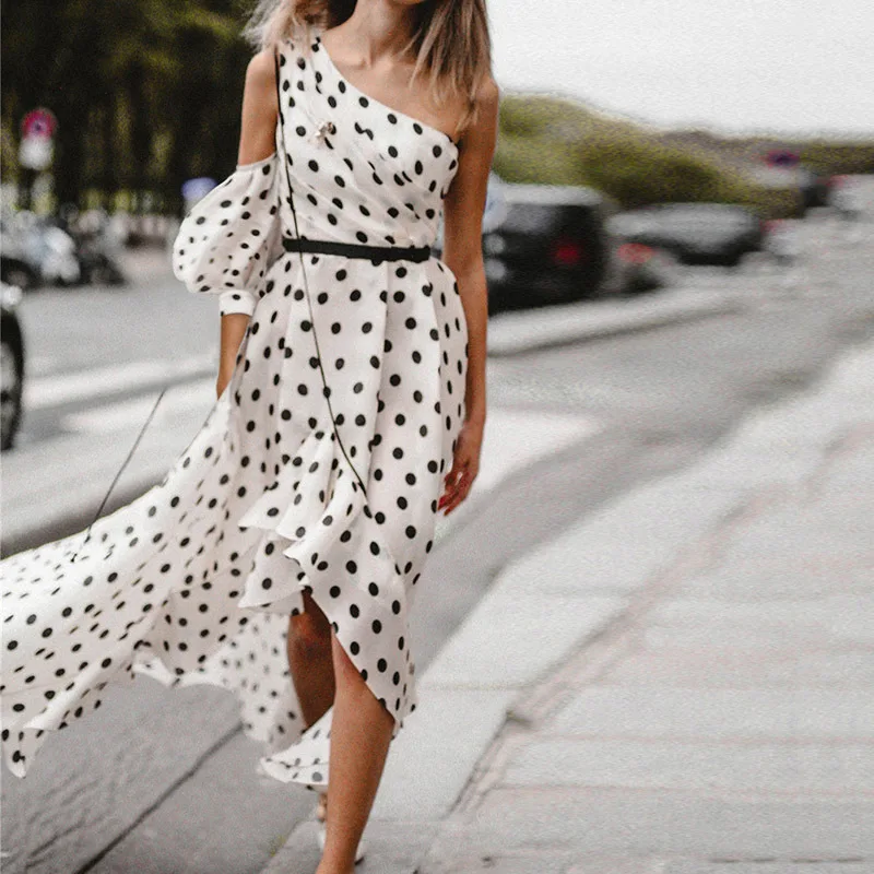 Женское шифоновое платье TWOTWINSTYLE асимметричное длинное в горошек с открытыми