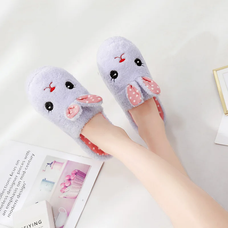 Женские тапочки коллекция 2018 года милые зимние плюшевые домашние с рисунком на