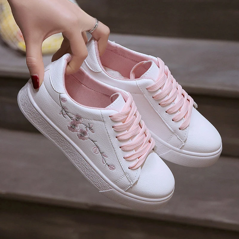 Женские кроссовки на плоской подошве DAGNINO белые весну осень 2019|Обувь без каблука|