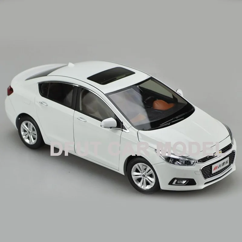 Модель спортивного автомобиля из сплава в масштабе 1:18 оригинальные
