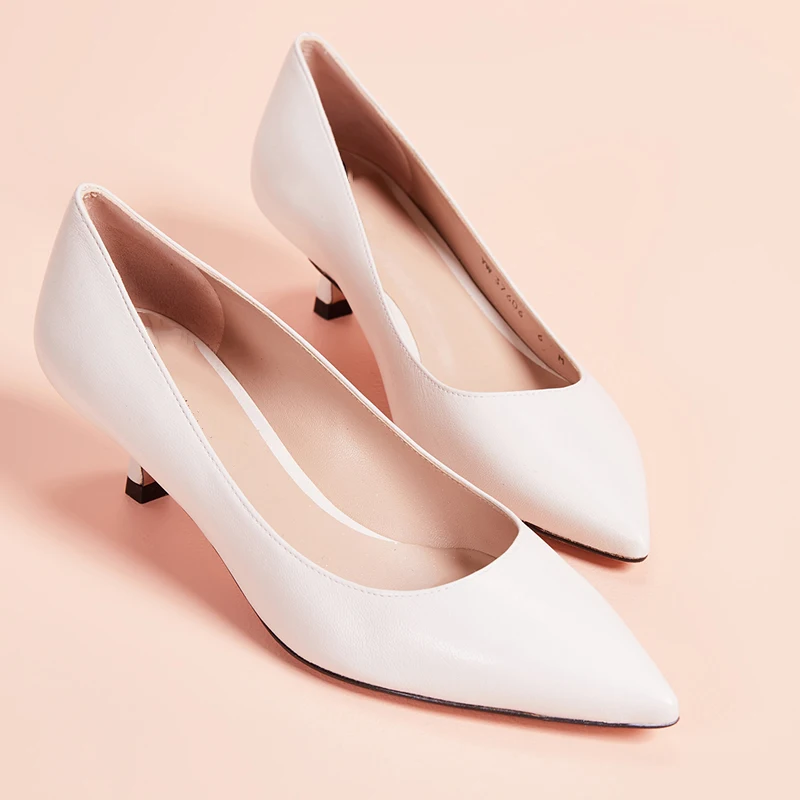 Туфли лодочки женские на низком каблуке тонкие без застежки классические белые