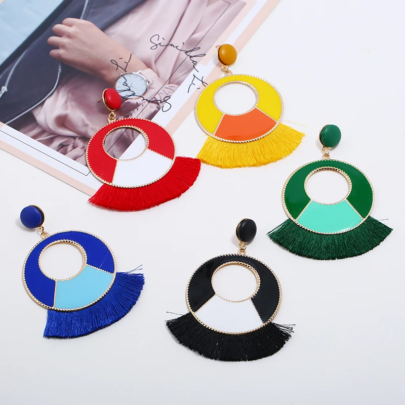 

Metallic Painted Round Cutout Pendant Earrings Bohemian Ethnic Fashion Simple Women's Exquisite Tassel Earrings Glamour Jewelry