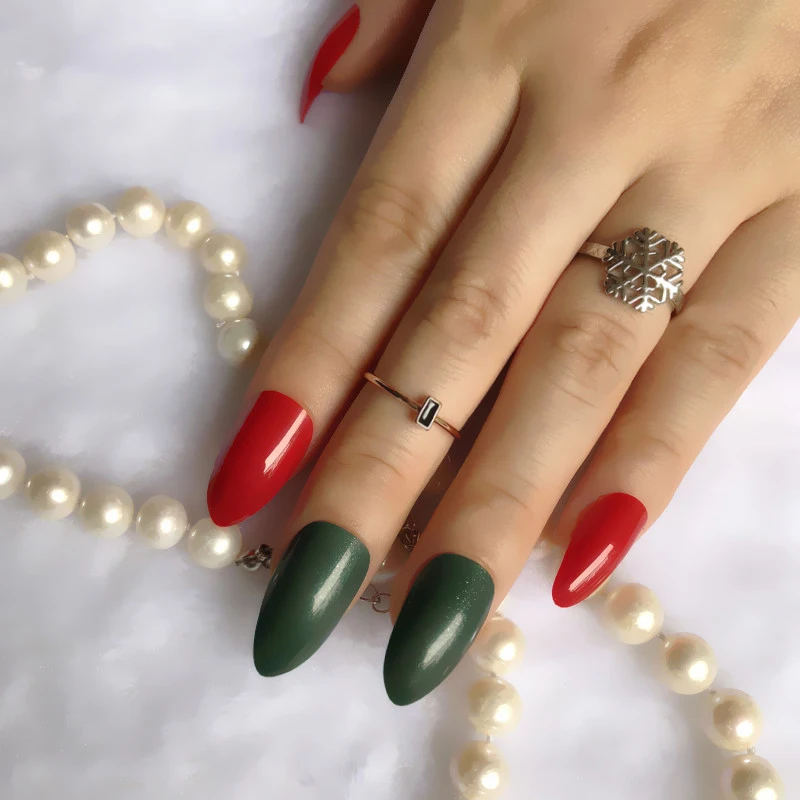 

24pcs/bag Christmas Decorations Shiny Stiletto False Nails Ultra Long shape Artificial Manicure Tips Press Nails On the Tree