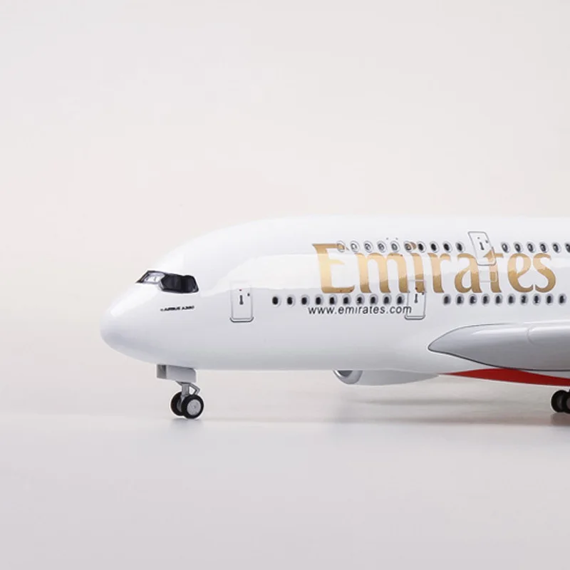 1/160 Масштаб Модель самолета Airbus EMIRATES A380 авиационная модель с колесо подсветкой