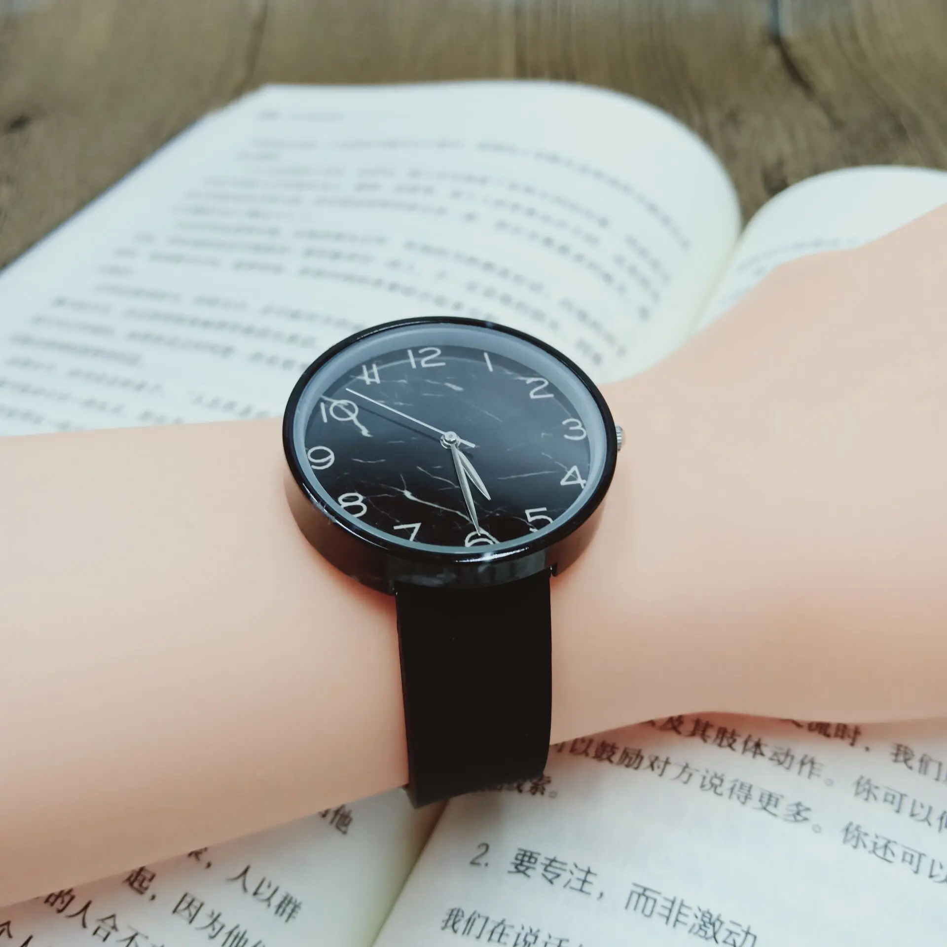 Часы наручные женские кварцевые модные повседневные тонкие элегантные с