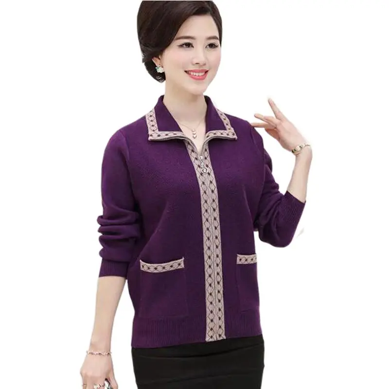 Приталенный весенне зимний свитер большого размера для женщин среднего возраста