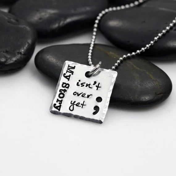Новейшее ожерелье с подвеской Semicolon ручной штамп вдохновляющее моя история еще