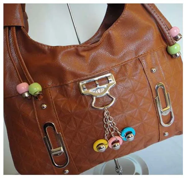 Дизайнер мешок Материал : полиуретан + орнамент Размер 35 x 22 см 3 различных цветов (