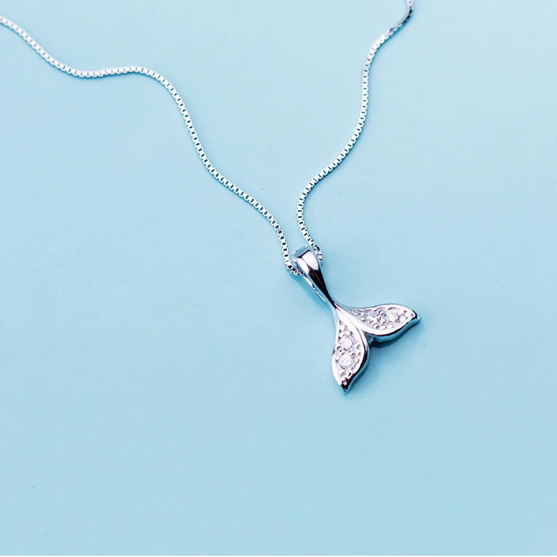 

Женское ювелирное изделие из серебра 925 пробы с фианитом