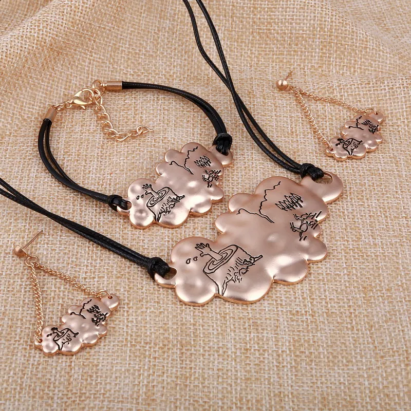 Комплект из колье серёг и браслета с компьютерной гравировкой | Украшения