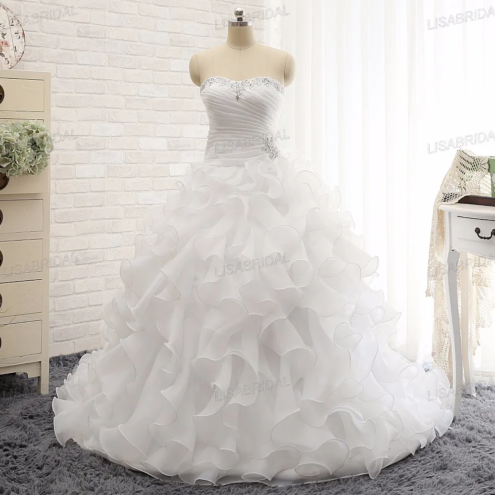 Длинное свадебное платье со шлейфом без рукавов из органзы | Свадьбы и торжества