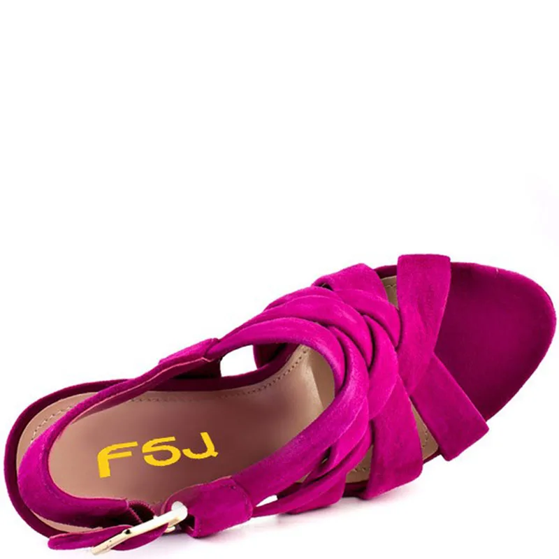 Женские замшевые туфли лодочки розовые на массивном каблуке с ремешком пятке