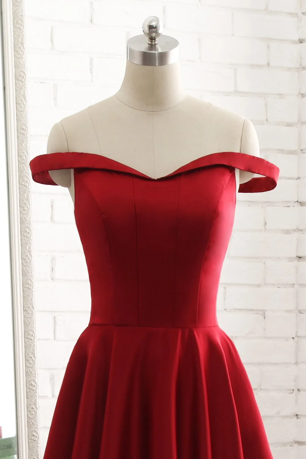 Рубиновые свадебные платья особый дизайн трапециевидные простые с открытыми