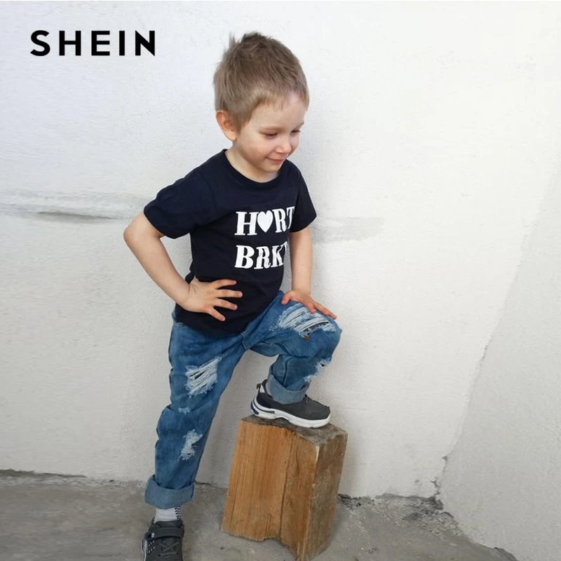 SHEIN/Детские рваные футболки с надписями и потертыми джинсами для маленьких мальчиков комплект из двух предметов, г. Весенние повседневные комплекты с короткими рукавами для мальчиков