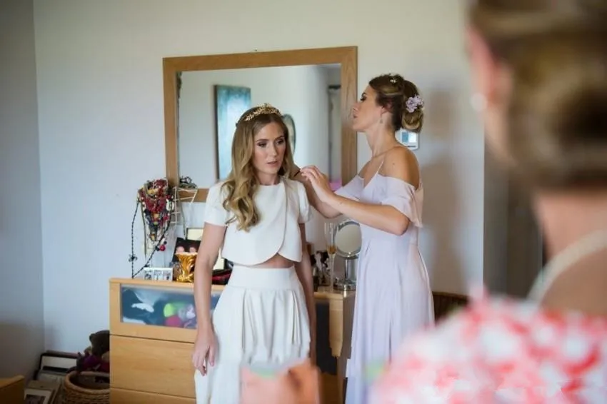 Платье Свадебное ТРАПЕЦИЕВИДНОЕ с коротким рукавом и открытой спиной комплект