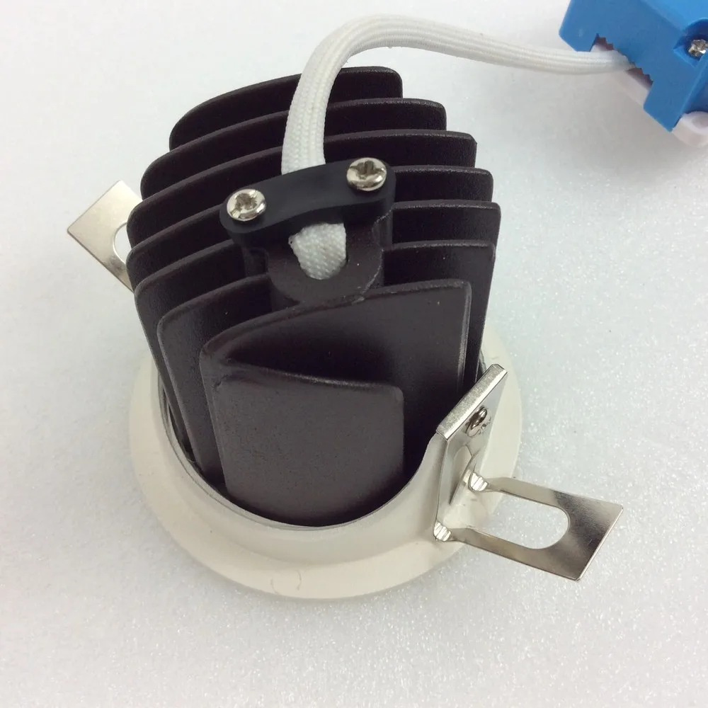 Хорошее порошковое покрытие с отверстиями 70 мм 8 Вт 10 Trimless Светодиодный прожектор