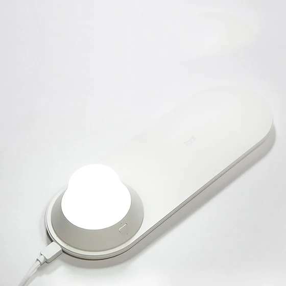 Xiaomi Yeelight Беспроводное зарядное устройство с светодиодный ночным светом магнитное притяжение Быстрая зарядка для телефонов iPhone huawei Xiaomi samsung - Цвет: White