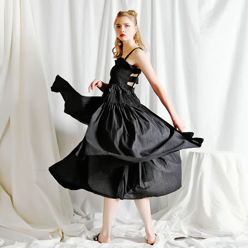 Женское длинное платье черное или белое с лямкой на шее плиссированное открытой