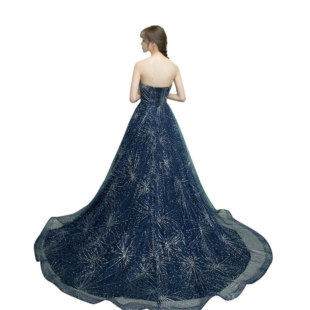 Женское блестящее длинное вечернее платье со шлейфом без бретелек