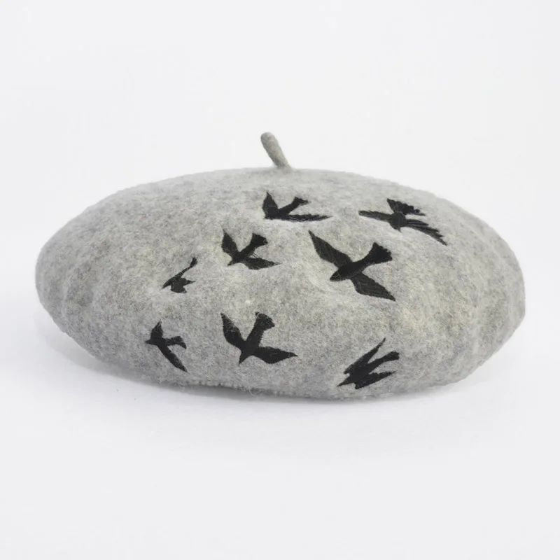 Повседневный женский берет с принтом ласточки Черный вышивкой 100% шерсть Кепка