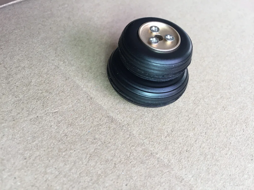 Полиуретановое колесо для радиоуправляемого самолета с алюминиевой втулкой