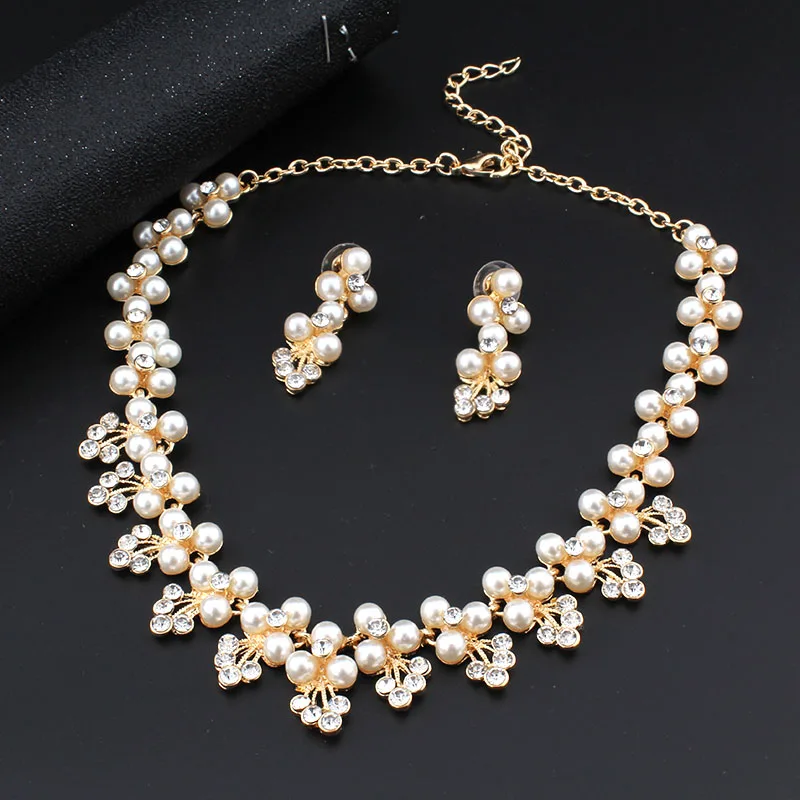 Женский ювелирный комплект из колье и серёг серебристого цвета | Украшения