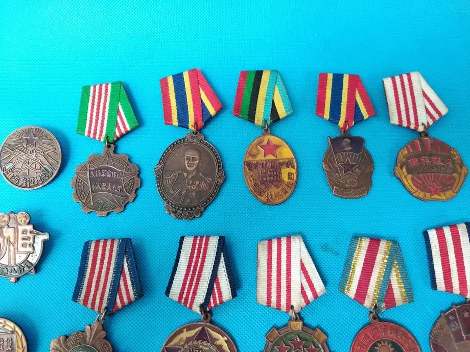 A Tumble of Vintage medal WWII period Military Medallion With character | Дом и сад