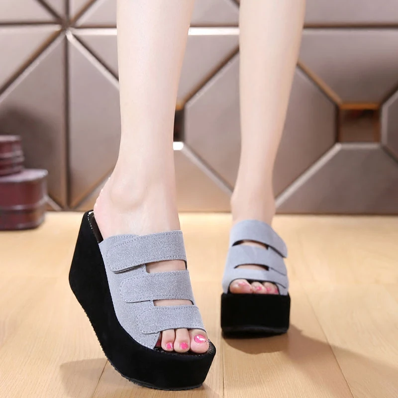 Новые весенние черные сандалии с рифленой подошвой женские на толстой подошве