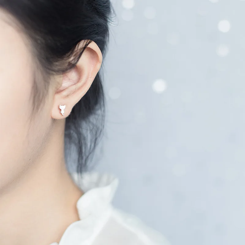 100% 925 Sterling Silver 2018 Women Fashion Cute Tiny Asymmetric Cat Fishbone Stud Earrings For Daughter Girls | Украшения и