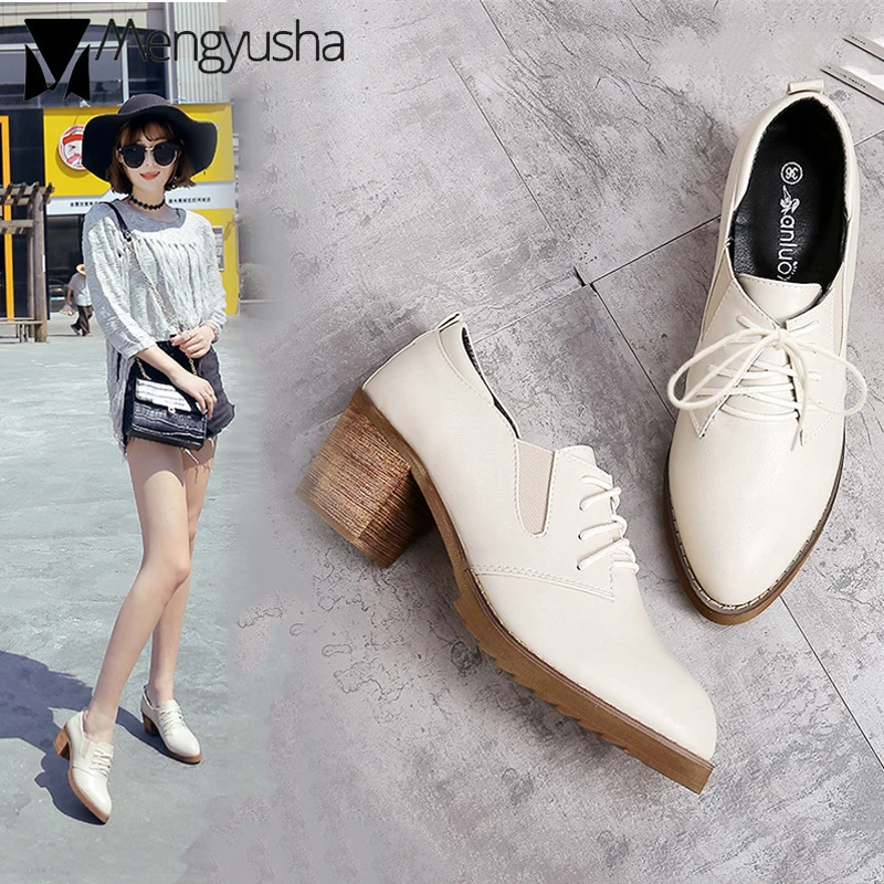 Женская обувь Маленькие белые кожаные мокасины декорированные полуботинки в