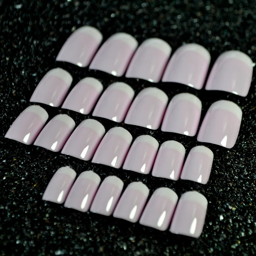 Очаровательные французские накладные ногти белый светильник розовые плоские