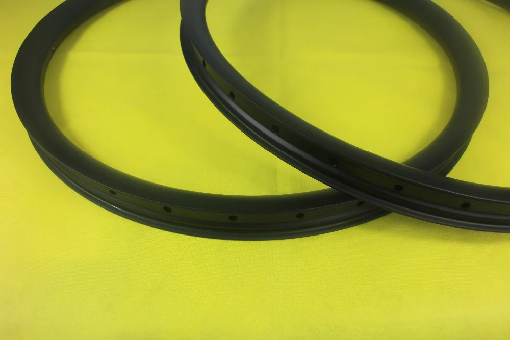 Безкамерные карбоновые диски для горного велосипеда диаметром 40 мм шириной 30 |