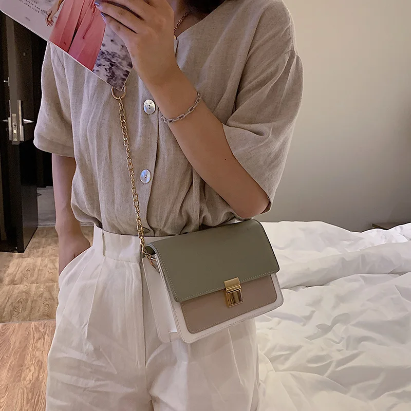 Женская сумка с цепочкой контрастного цвета маленькая квадратная на плечо