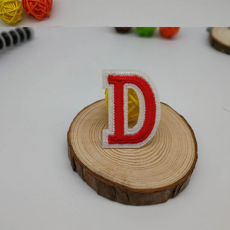 Вышитые железные нашивки 26 английские маленькие красные буквы имя патч для