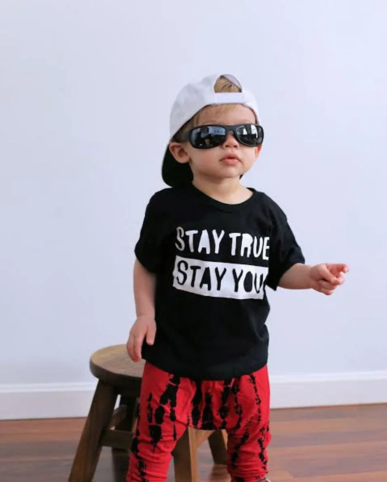 Одежда для маленьких мальчиков и девочек футболка с надписью Stay True You летние