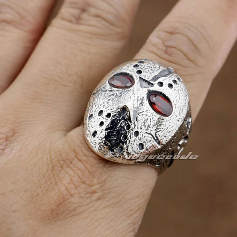 Мужское кольцо из серебра 925 пробы с темно-красным фианитом