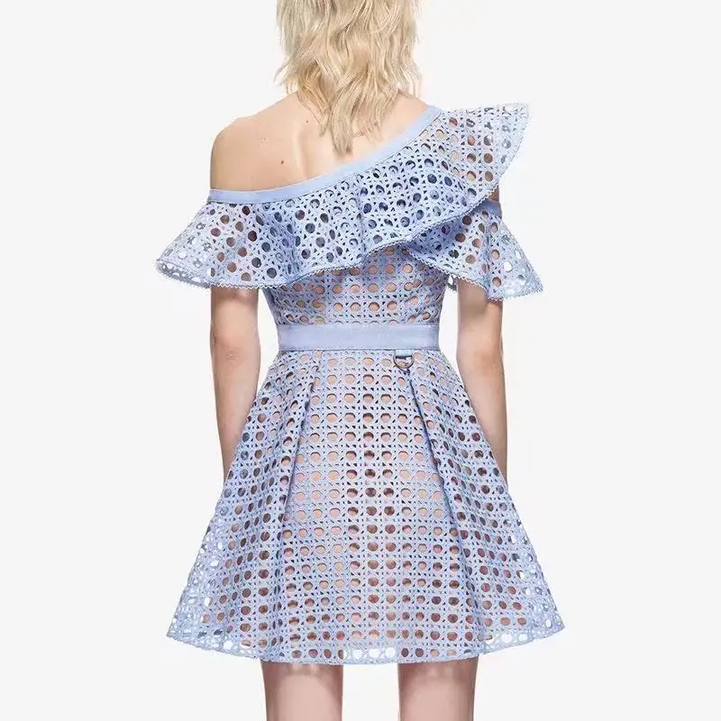 Женское кружевное платье на одно плечо розовое ажурное с оборками весна-лето 2017 |