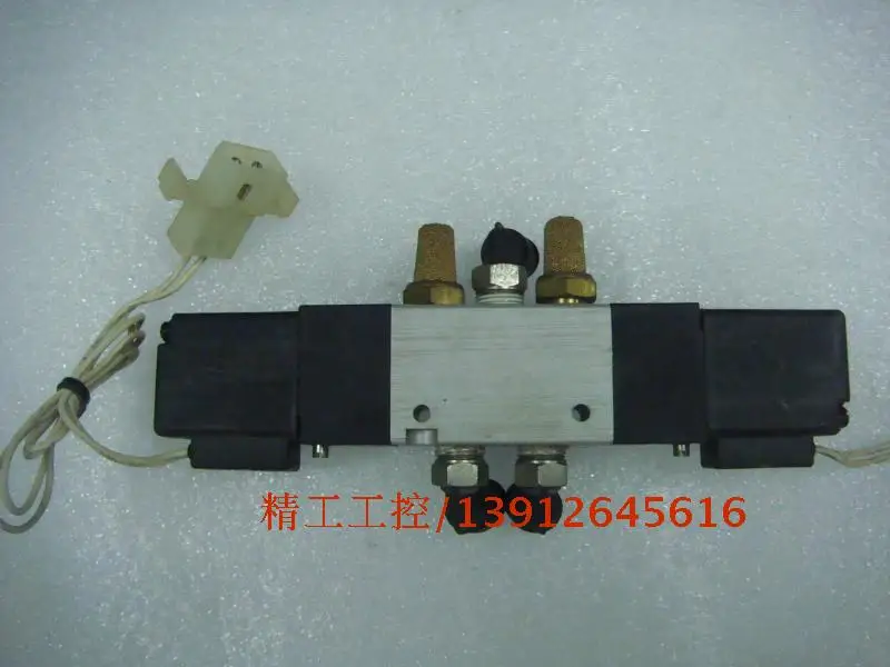 

[SA] Positive! Koganei original second-hand double solenoid valve 118-4E2-L spot a real shot --2PCS/LOT