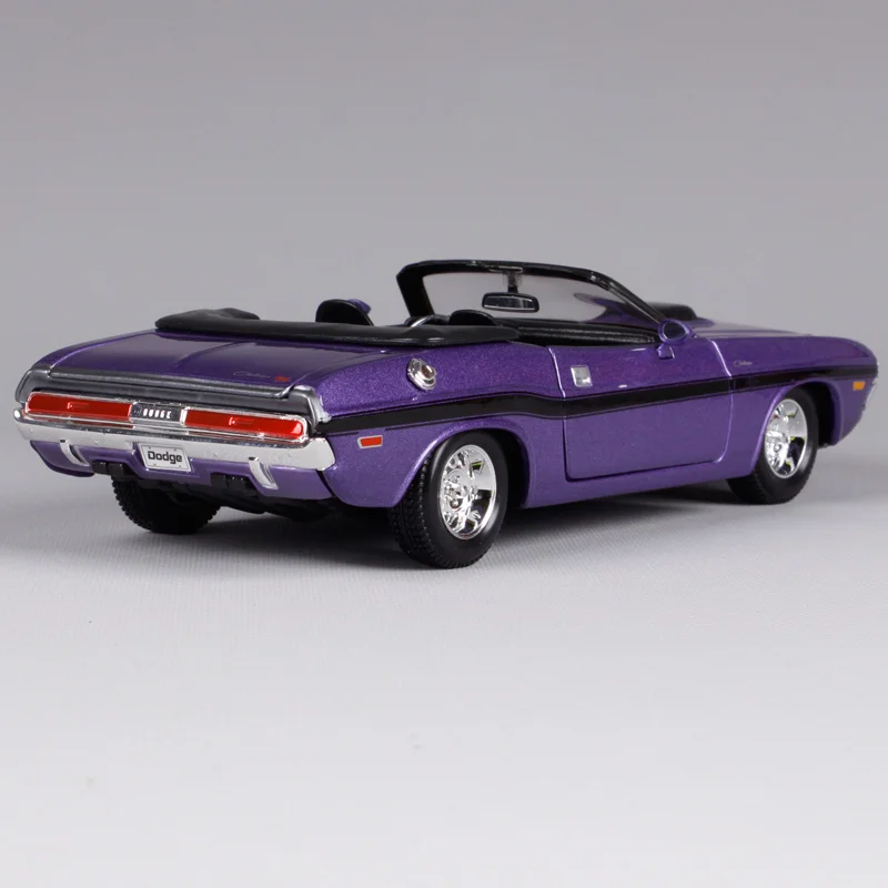 Maisto 1:24 1970 Challenger R/T convertible car diecast for Dodge vintage purple model motorcar collecting fans 31264 |