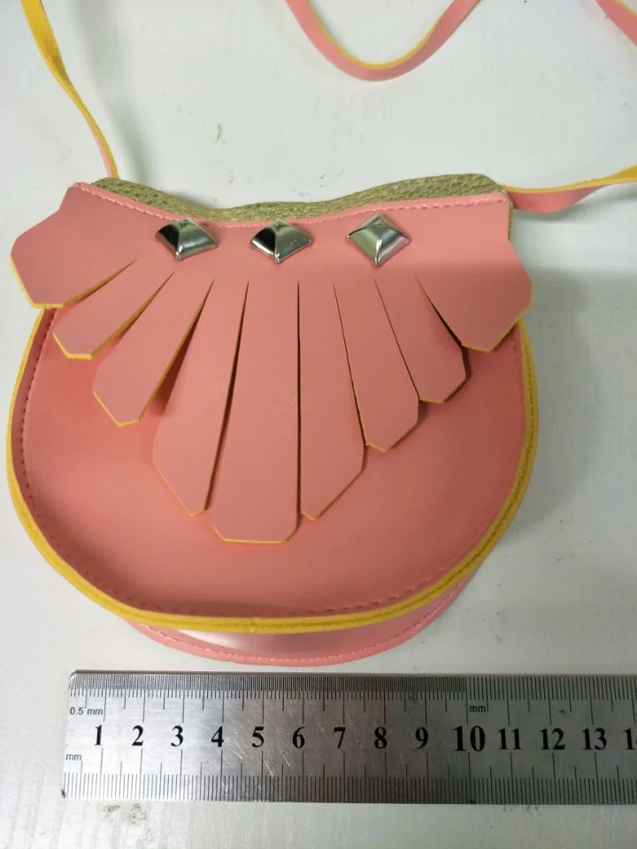 1 шт. женская сумка из ПУ кожи с заклепками | Багаж и сумки