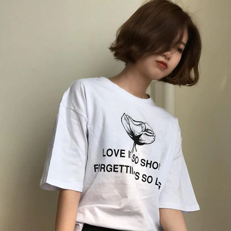 Женская футболка с принтом Love Is So Short белая графическим Tumblr Grunge 90s | одежда