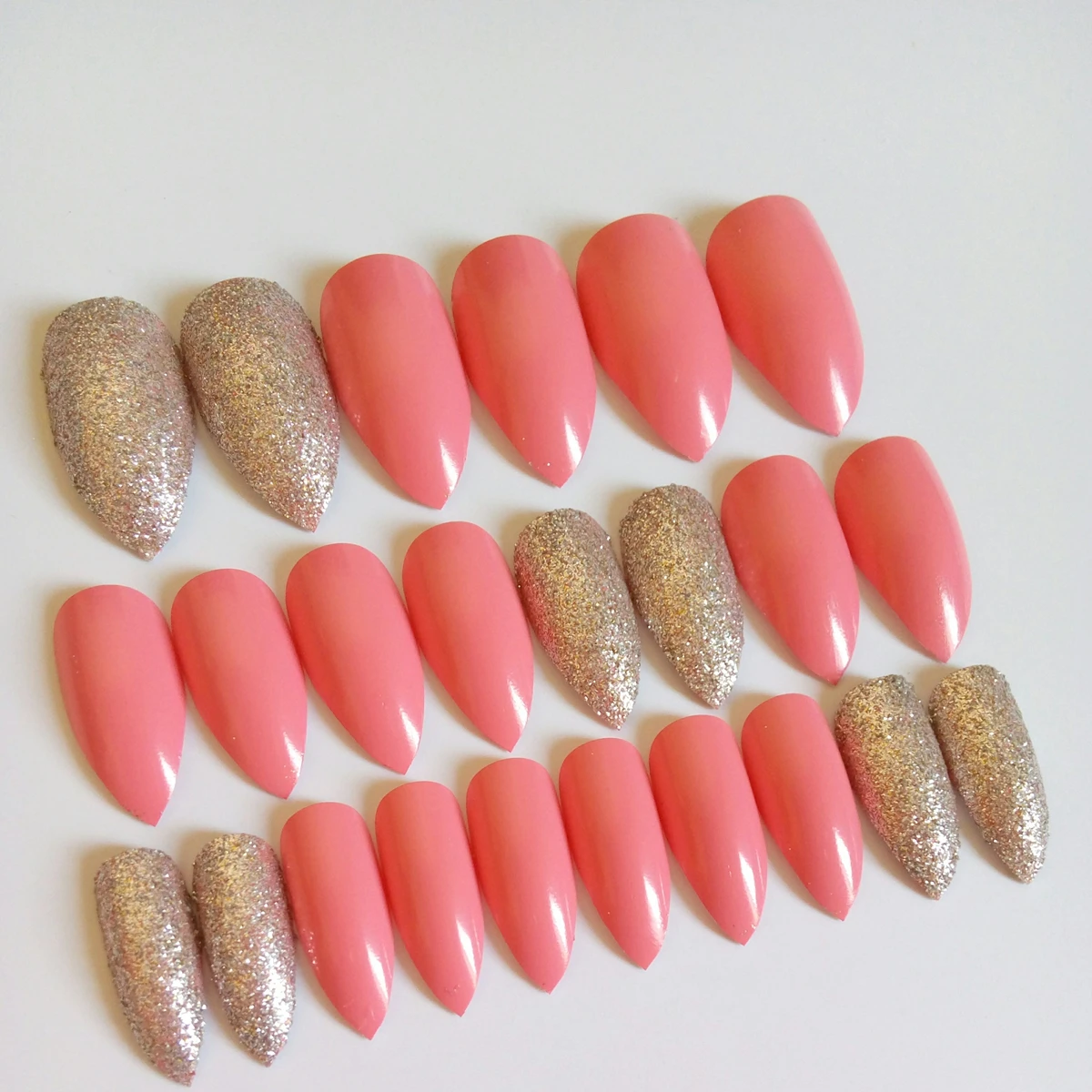 Z190 Wholesale Artificial Fake Nails Black White Cartoon False Nails Tip Acrylic Stiletto Nails Japanese Style Lady Manicure Tool - Цвет: Z190