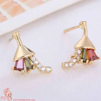 Женские серьги-гвоздики из металлического сплава в классическом стиле |