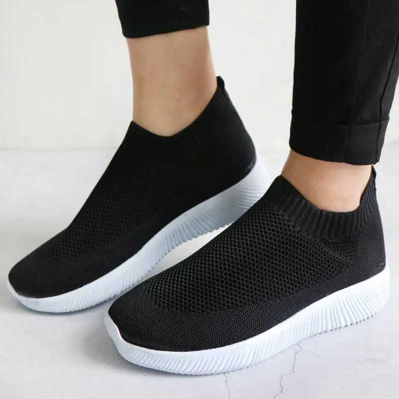 Женские белые кроссовки OLOMM вязаные Вулканизированная подошва повседневные без