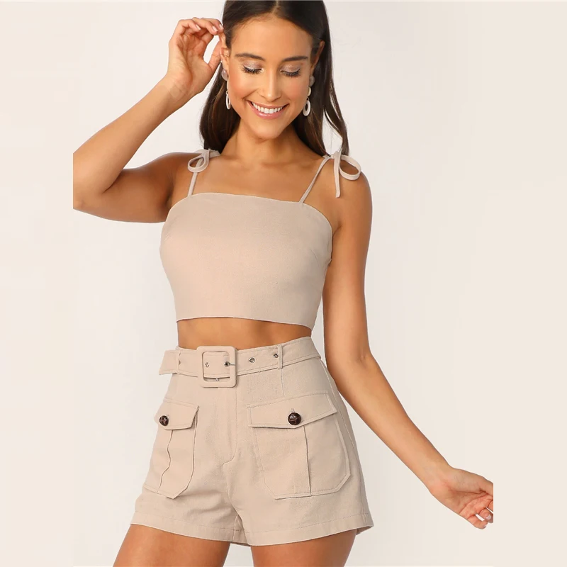 SHEIN топ на завязках и регулируемые шорты с поясом комплект сексуальный хаки сплошной Спагетти ремень летний без рукавов Женский комплект из 2 предметов