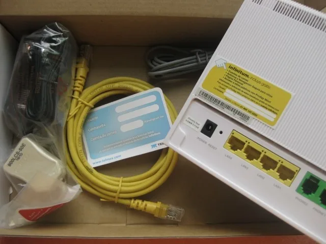 В коробке разблокированный huawei HG552d ADSL модем/маршрутизатор